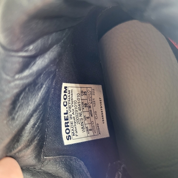 Sorel Black and Red High-Top Boots with Durable Soles - Picture 7 of 7